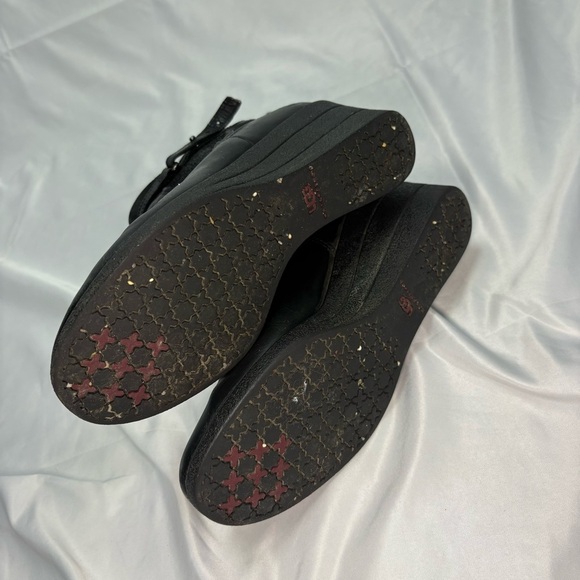 Ugg Emalie Black Leather Wedge Women’s 8 Waterproof Winter Ready Side Zip Wool - Picture 7 of 11